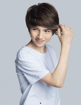 鲍国际个人资料,商业奇才的崛起与辉煌  第3张