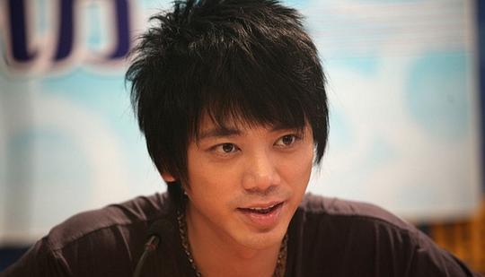 苏见信照片,光影中的摇滚传奇  第3张