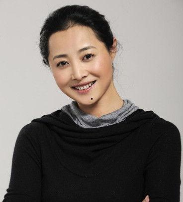 王维艳个人资料,才华横溢的文艺新星，多才多艺的人生旅程