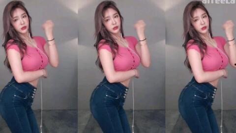 美女主播跳舞走光  第2张