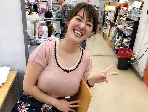 日本 新闻女主播,风采与魅力的完美融合  第3张