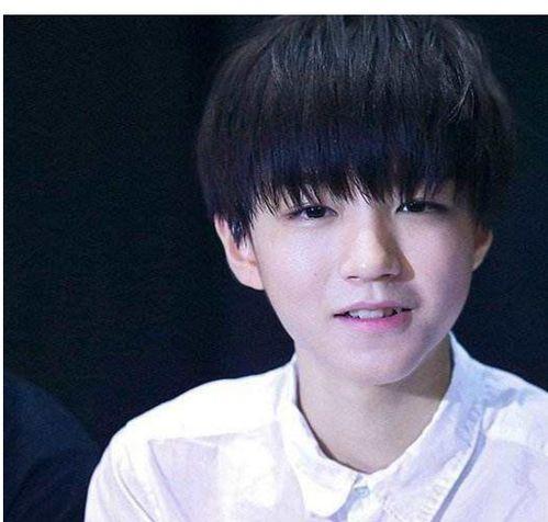 网红晒王俊凯寝室,网红晒照曝光明星生活细节